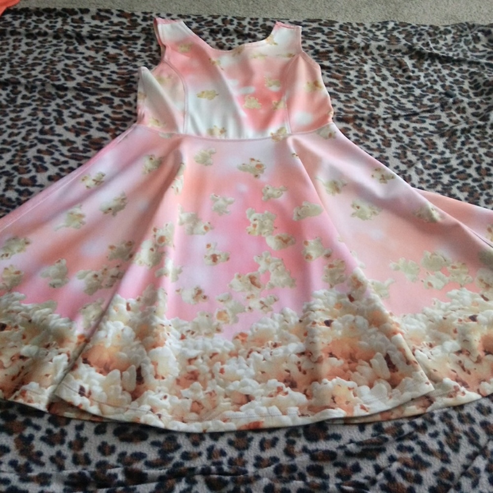 Pink dress with popcorn print